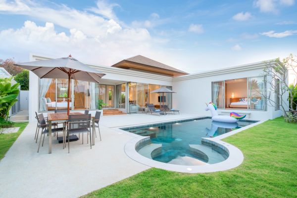 Pool Deck Pouring in Palm Springs